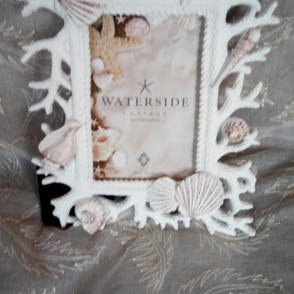 Waterside By Concepts Frame